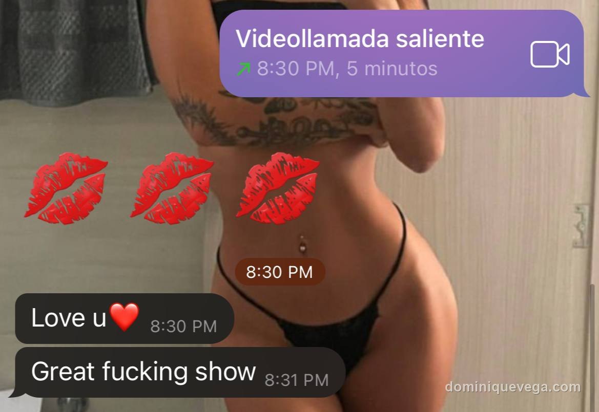 Dominique Vega bikini cam girl italiana