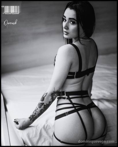 Dominique Vega lingerie cam girl italiana